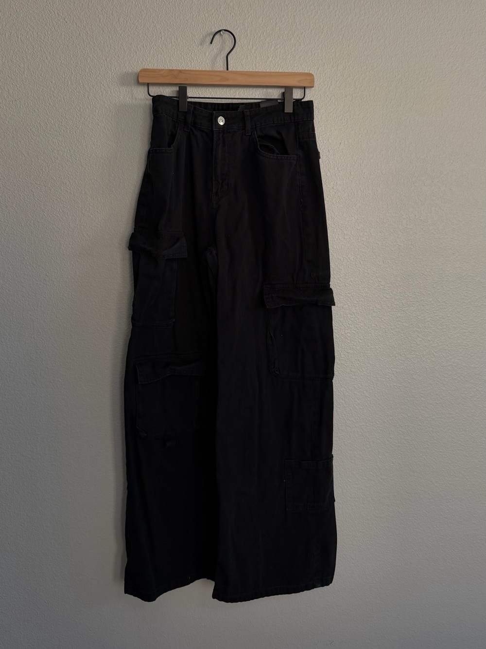 H&M Black Wide-Leg Cargo Pants